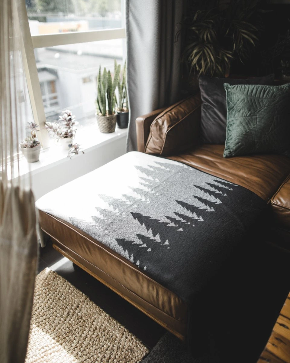 Tentree Cotton Juniper Blanket - Image 6