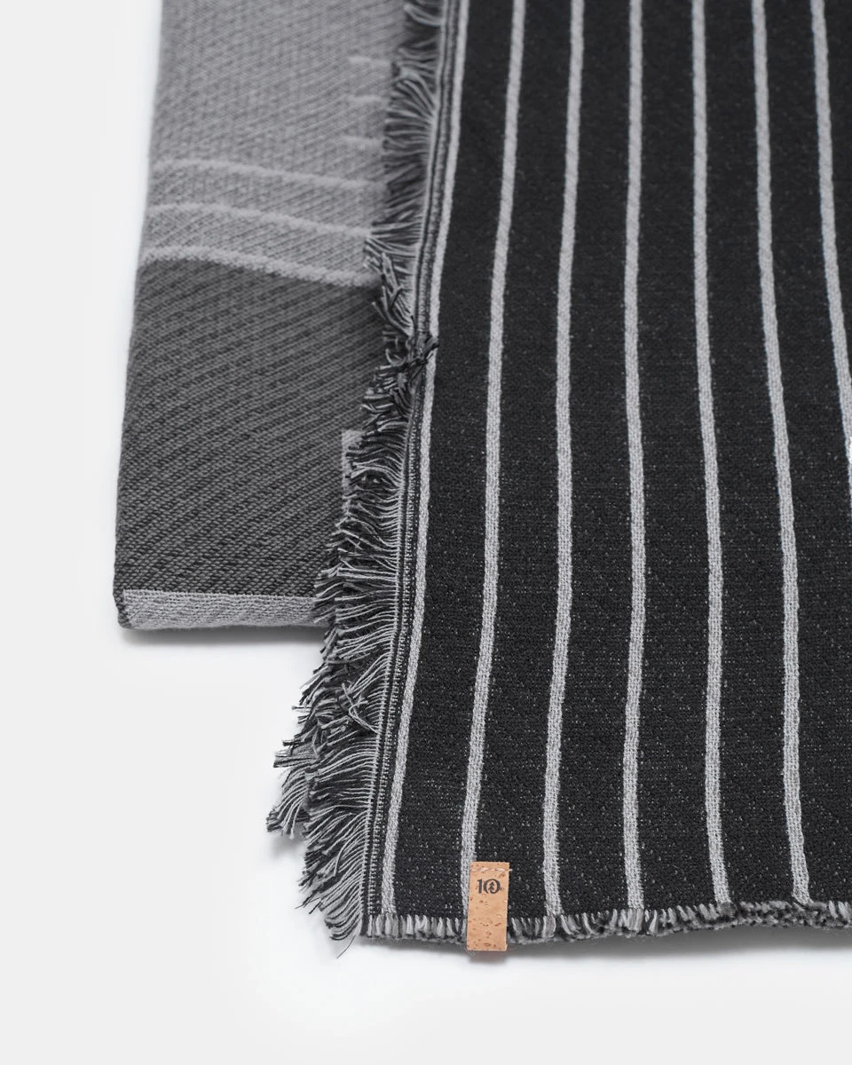 Tentree Peaks Woven Blanket - Image 3