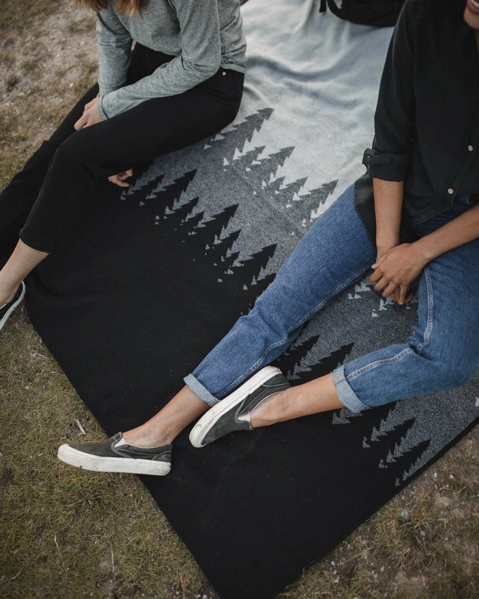 Tentree Cotton Juniper Blanket - Image 4